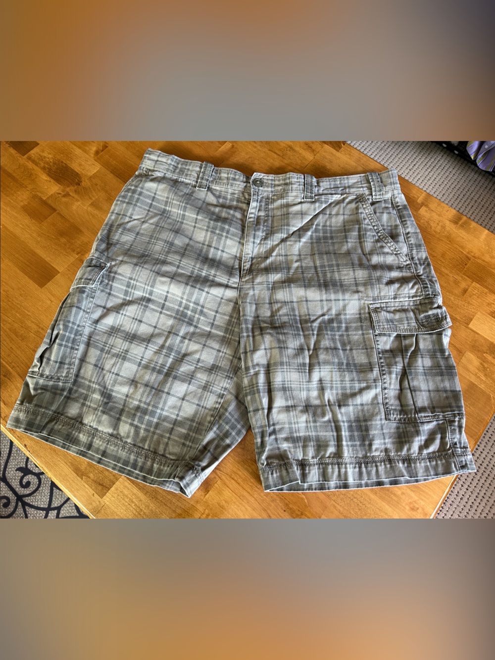 Izod Men's Plaid Cargo Shorts - light green